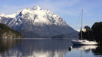 Conocé Bariloche desde otra perspectiva con los paseos náuticos de Uber Boat.