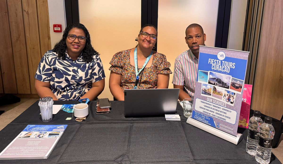 Stand de Fiesta Tours Curazao, durante las reuniones uno a uno en el marco del Latin American Trade Symposium. 