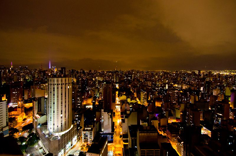 Desde la terraza del Edificio Itália la ciudad se extiende interminable hasta donde alcanza la vista.