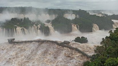 Los circuitos de las Cataratas del Iguazú se han cerrado a modo de prevención por el aumento del caudal del río Iguazú.