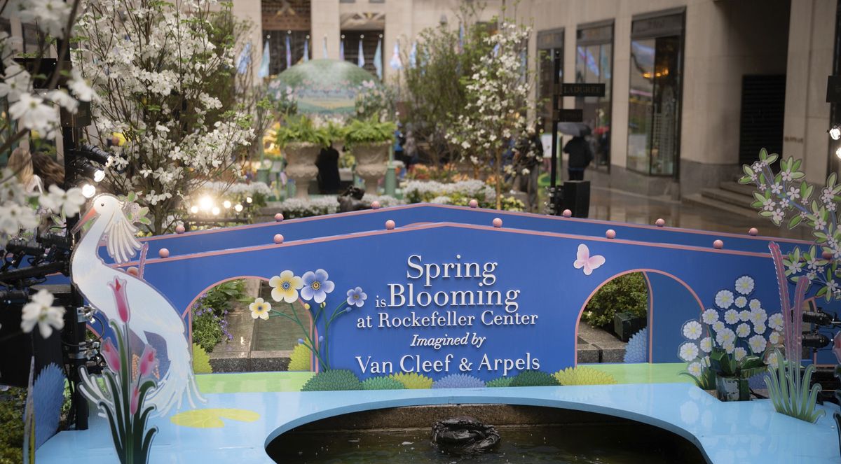 Spring is Blooming en Nueva York con el sello del Rockefeller Center.
