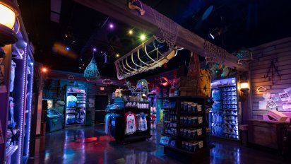 Tiburón es uno de los films clásicos del cine que Universal Orlado Resort homenajea con una tienda que estará abierta por tiempo limitado.