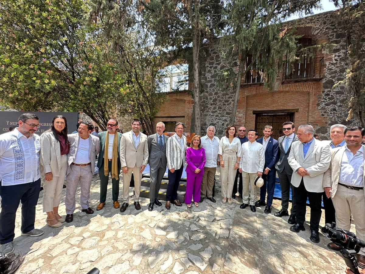 Miguel Torruco Marqués, secretario de turismo; Lorena Cuéllar Cisneros, gobernadora de Tlaxcala; Marina del Pilar Ávila Olmeda, gobernadora de Baja California; Luigi de Chiara, embajador de Italia en México; Zhan Runen, embajador de China en México, entre otras autoridades y líderes empresariales.