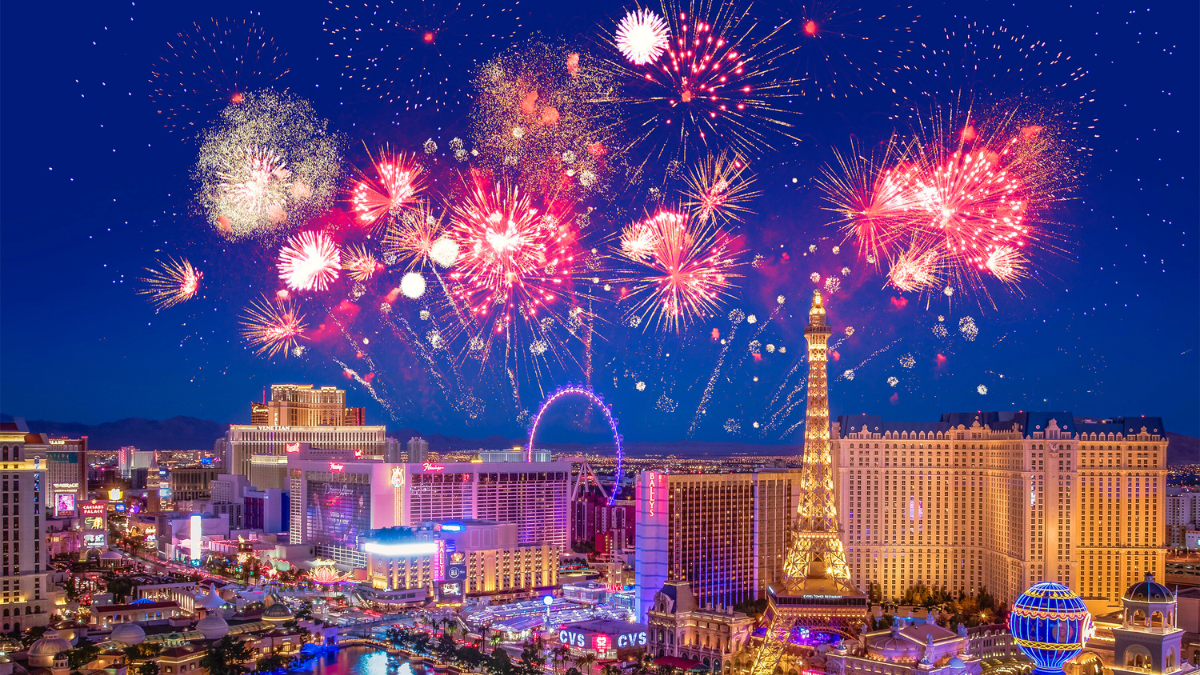 El espectáculo de fuegos artificiales en The Strip es uno de los imperdibles. El espectáculo de fuegos artificiales en The Strip es uno de los imperdibles.