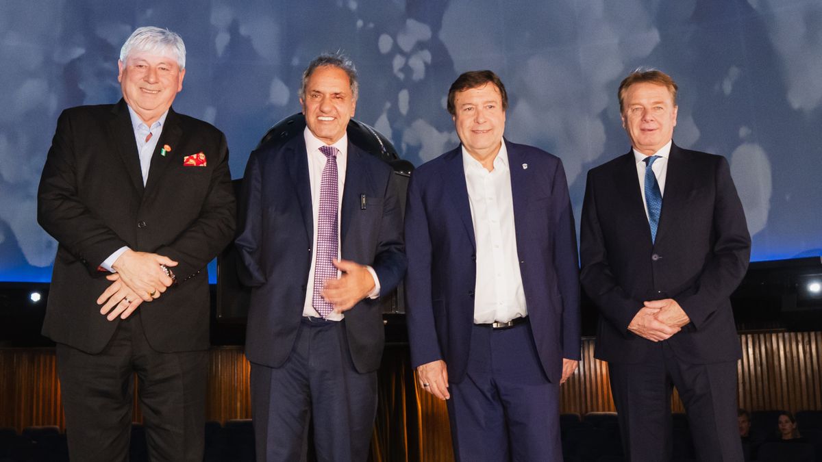 Walter Cortés, intendente de Bariloche; Daniel Scioli, secretario de Turismo y Ambiente; Alberto Weretilneck, gobernador de Río Negro; y Eric Guzmán, secretario de Turismo de Bariloche y presidente del Emprotur.&nbsp;