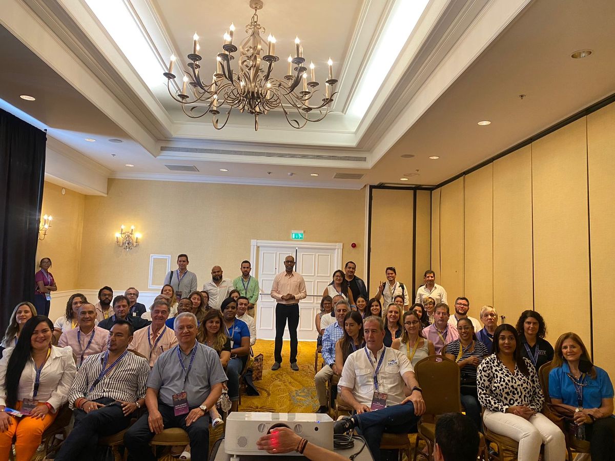 Encuentro de la Oficina de Turismo de Curazao y mayoristas de la región en el marco del Global Trade Symposium 2022.