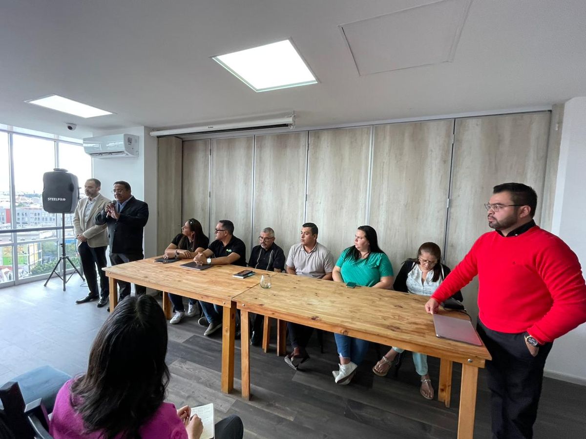 Empresarios de Mexitours y One2Travel Group explican la situación a la que fueron sometidos por la presunta estafa pergeñada por Global W México con las entradas para los conciertos de Taylor Swift. Empresarios de Mexitours y One2Travel Group explican la situación a la que fueron sometidos por la presunta estafa pergeñada por Global W México con las entradas para los conciertos de Taylor Swift.