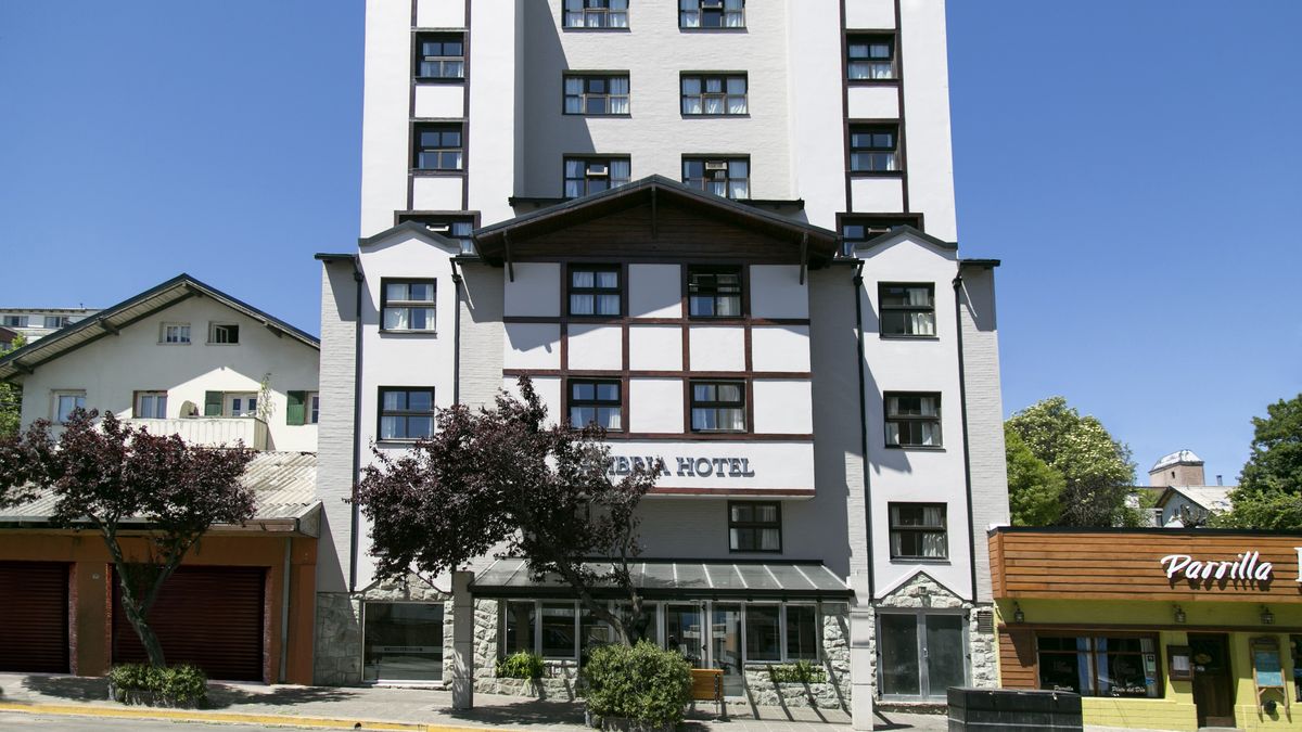 El Hotel Cambria del Grupo RolSol está situado a solo dos cuadras del Centro Cívico.