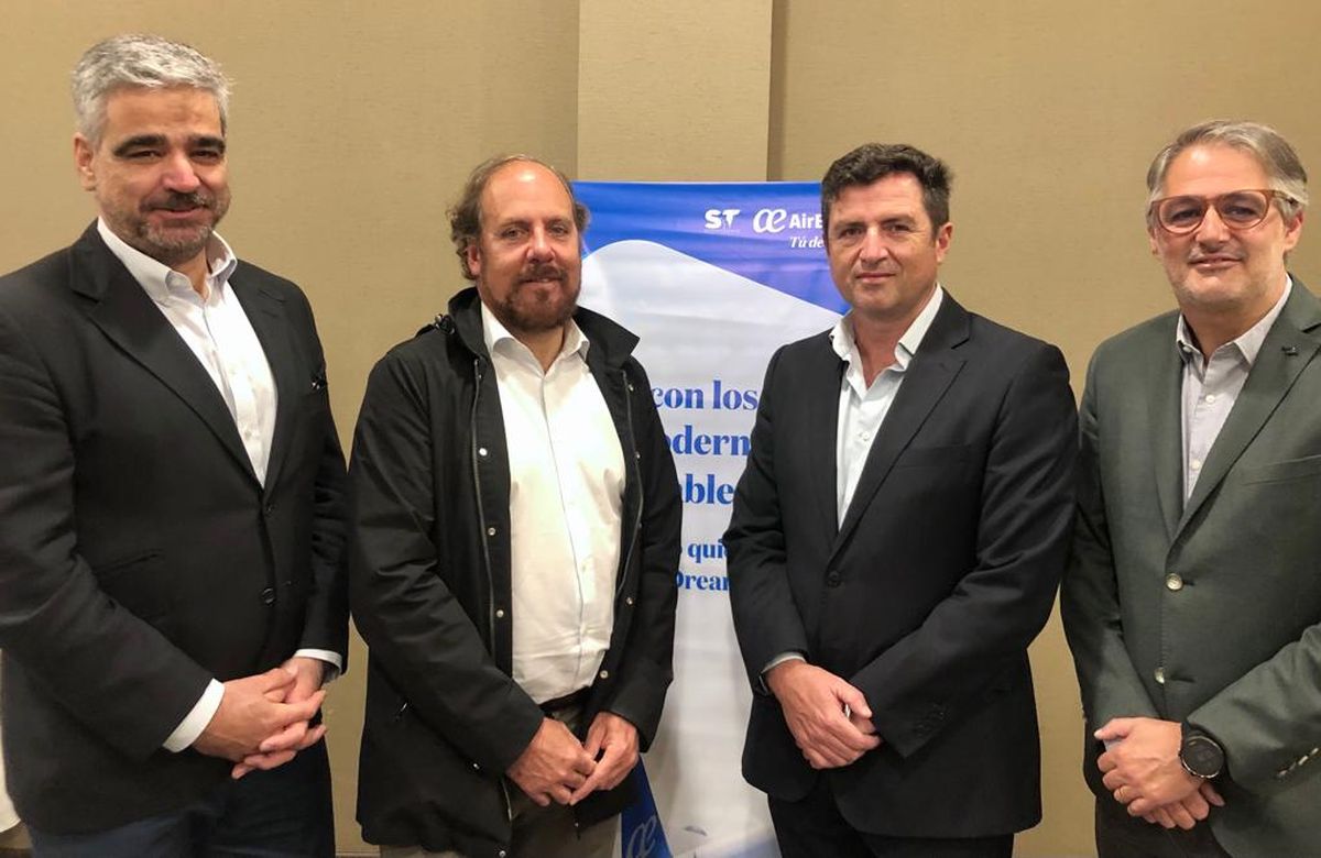 Delegación de Air Europa: Bernardo Botella, director de Ventas; Rafael Brull, director de Marketing, Producto y Clientes; Valentín Lago, CEO; y Diego García, director comercial para América.