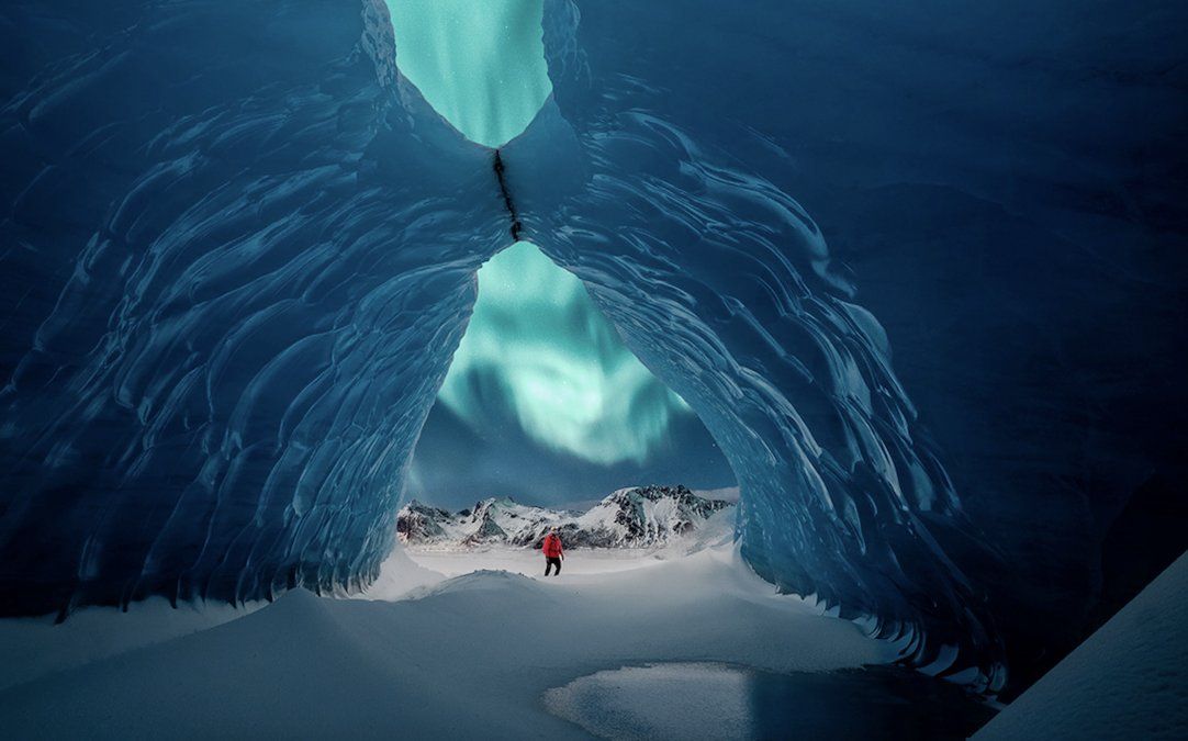 La experiencia en Laponia&nbsp;durante el puente festivo del 6 al 8 de diciembre no solo se limita a las actividades diurnas, sino que se extiende a las noches m&aacute;gicas en alojamientos &uacute;nicos.
