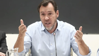 El ministro de Transportes, Óscar Puente, en la rueda de prensa posterior al accidente de Urda el viernes 30 de octubre.