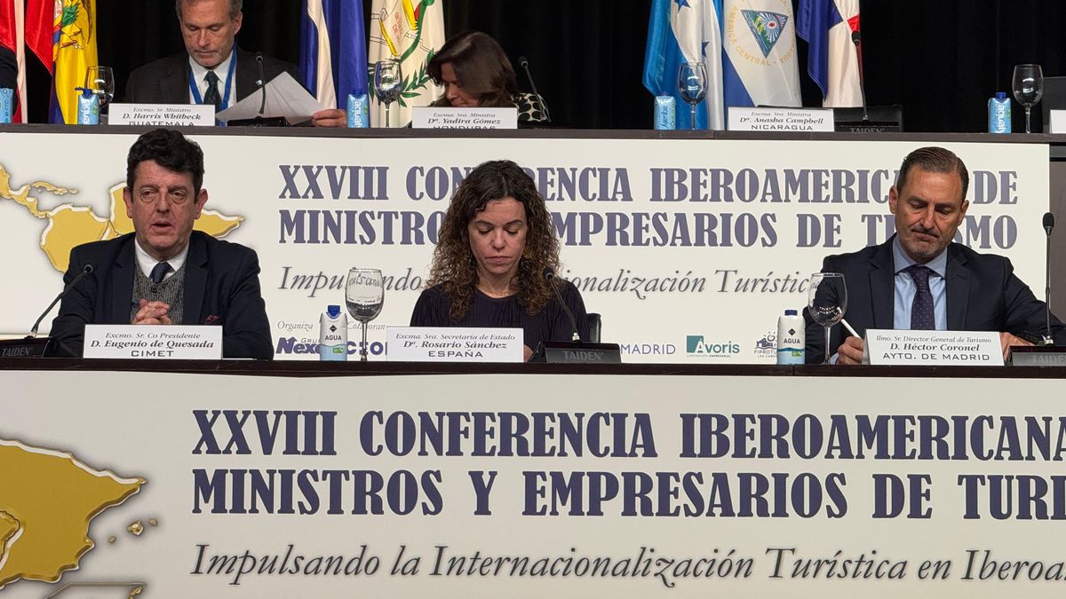 Eugenio de Quesada, copresidente de CIMET; Rosario Sánchez, secretaria de Estado de Turismo de España; y Héctor Coronel, director general de Turismo del Ayuntamiento de Madrid.