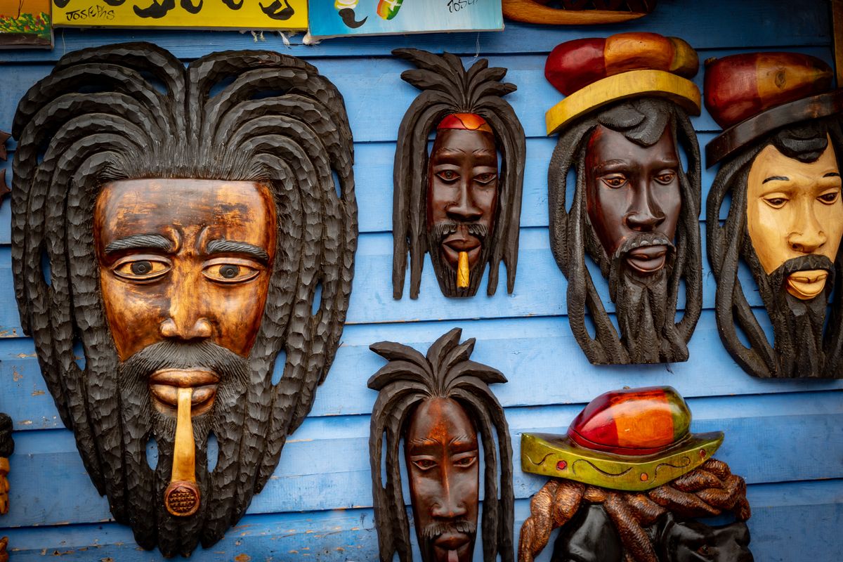 Jamaica: en Kingston se encuentra el Museo Bob Marley y está ubicado en lo que solía ser su hogar y estudio de grabación.