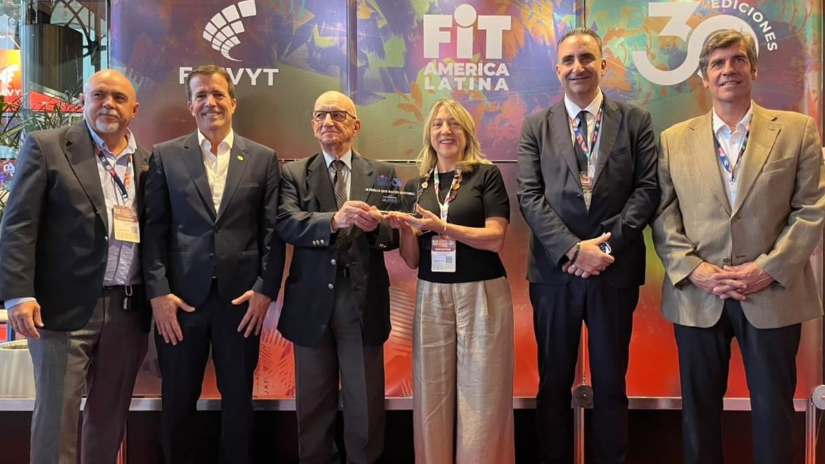 Ladevi reconoció a Hugo Copertari, Fabricio Di Giambattista, Gustavo Hani y Andrés Deyá con motivo de las 30 ediciones de FIT.