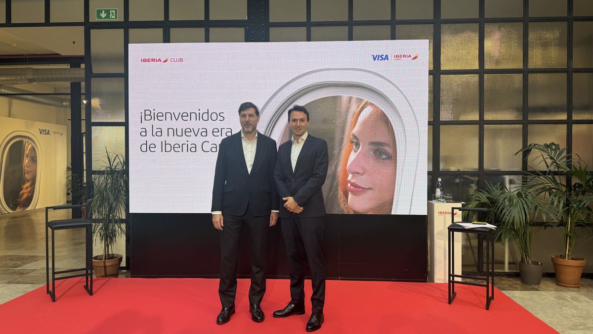 Eduardo Prieto, director general de VISA en España y Francisco Javier Cobo Velasco, director general de Iberia Cards.