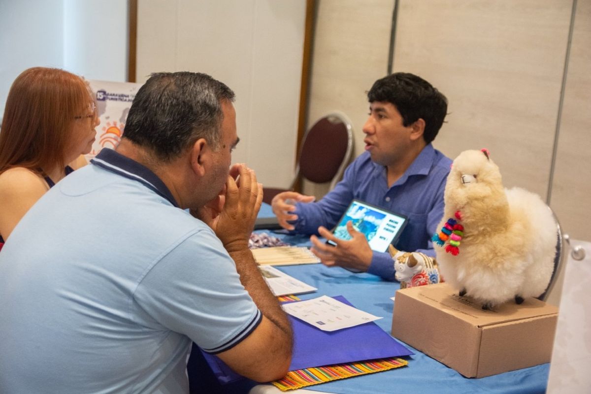 Caravana de promoción de Universal Group en Colombia.
