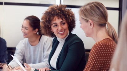 El sector turístico empleó a 126 millones de mujeres en 2024