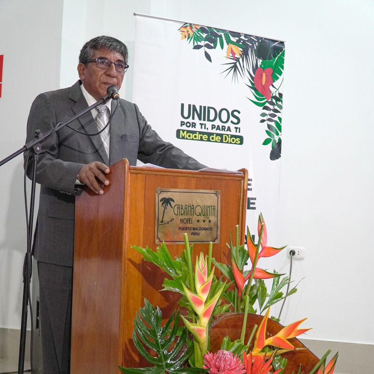 Gobernador Luis Otsuka comentando sobre la nueva marca 