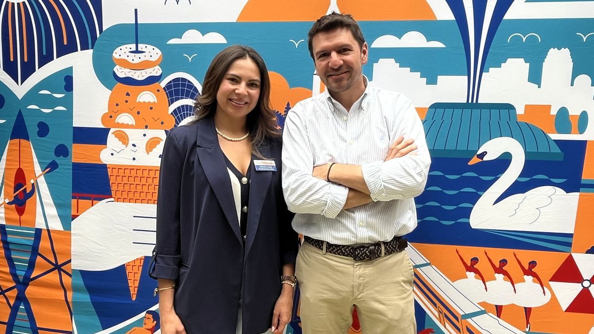 Johana Pardo, training manager de Visit Orlando y Santiago Peláez, gerente general de Unión de Representaciones.
