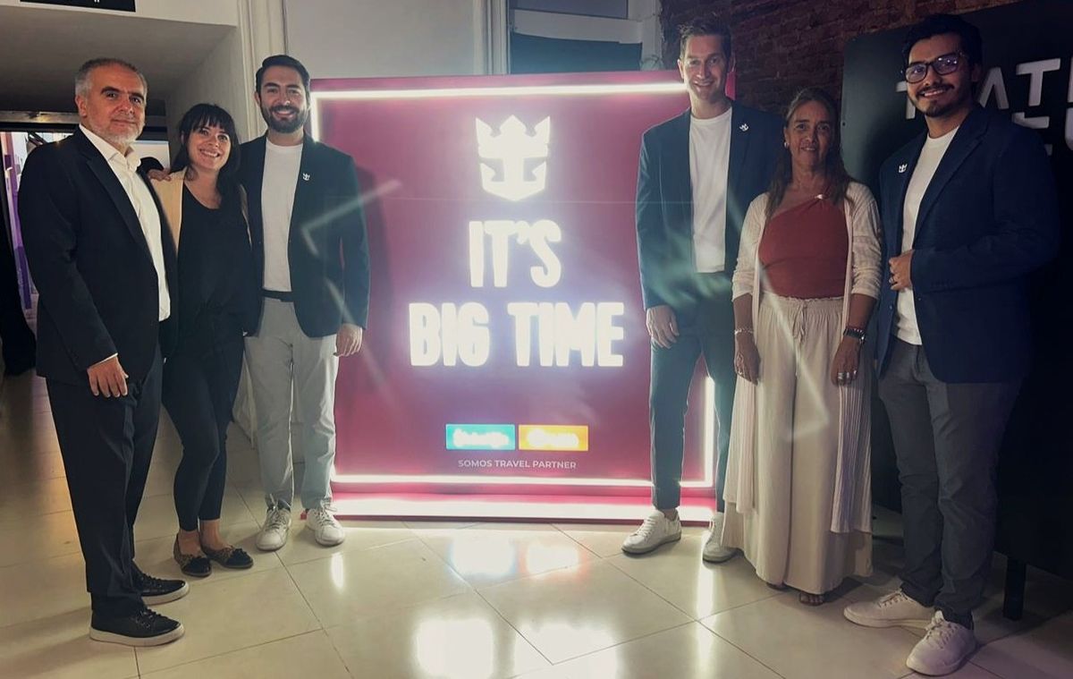 Los ejecutivos de TicketYa- Chasma y Royal Caribbean: Juan Figueirido, Débora Federico, Luis Guajardo, Lucas Bueno, Andrea Roma y Alejandro Medina.