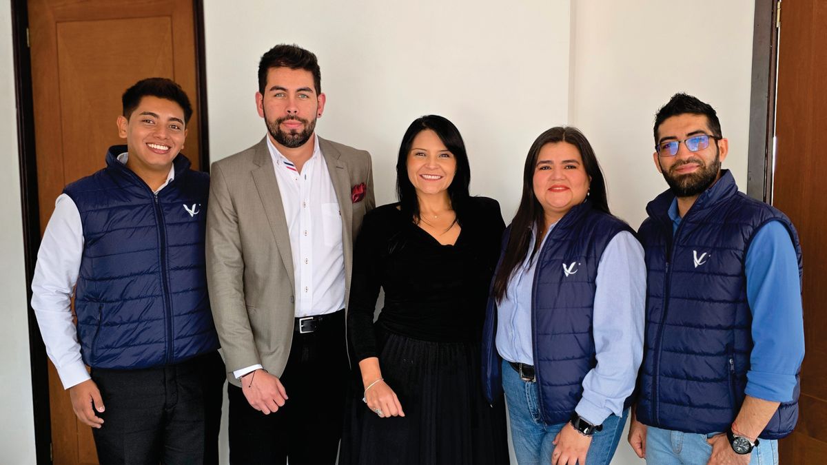 Juan Sebastián Molano, Emerzon Guerrero, Tatiana Amaya, Viviana Velasco y Andrés Correa de Volando Viajes.