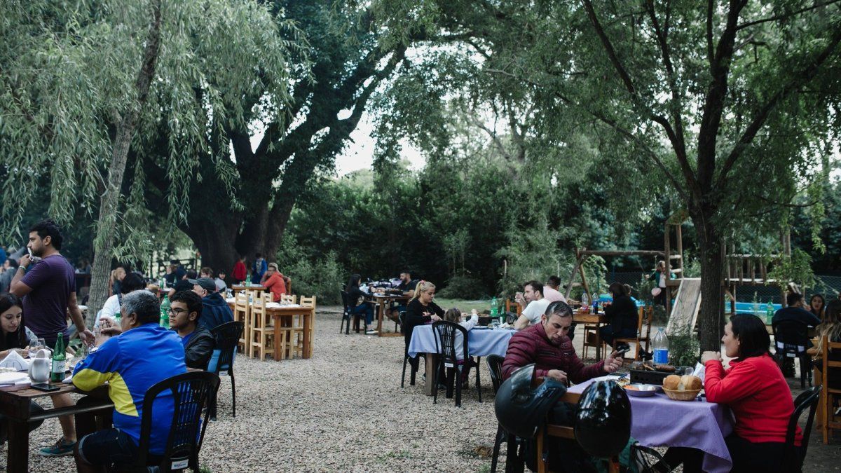 Tomás Jofré es un pueblito espectacular para hacerte unas escapadas de fin de semana a comer un rico asado o pastas caseras. Descubrí toda la oferta de restaurantes en la nota. 