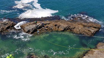 La única ruta de coastering de México se encuentra en la Bahía del Papalote.