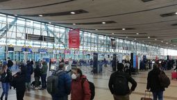aeropuerto scl: leve baja de pasajeros en abril