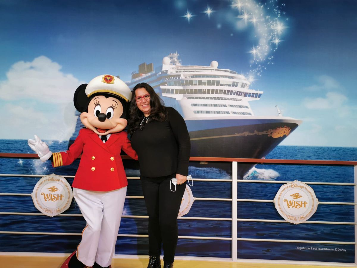 Patricia Rojas, de CIC Travel, en Meet & Greet con Minnie Mouse. 