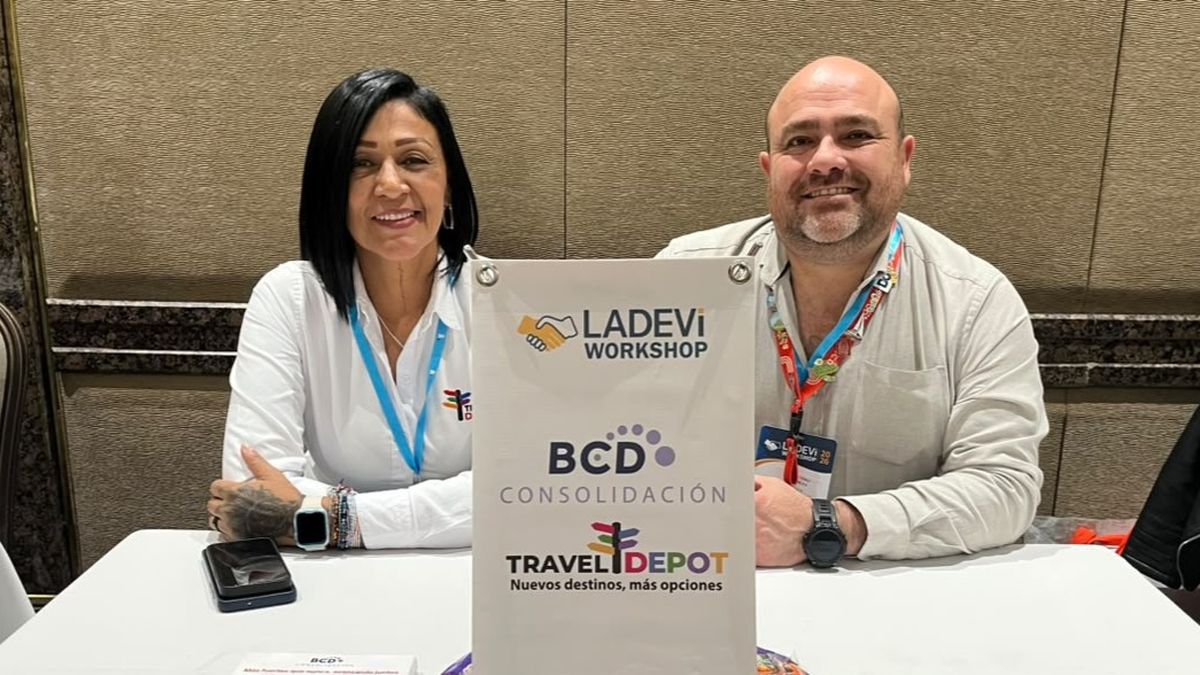 Gloria Parra, de BCD Consolidación, y Alejandro Ramireza, de Travel Depot, durante el Ladevi Workshop Bogotá 2026-2.