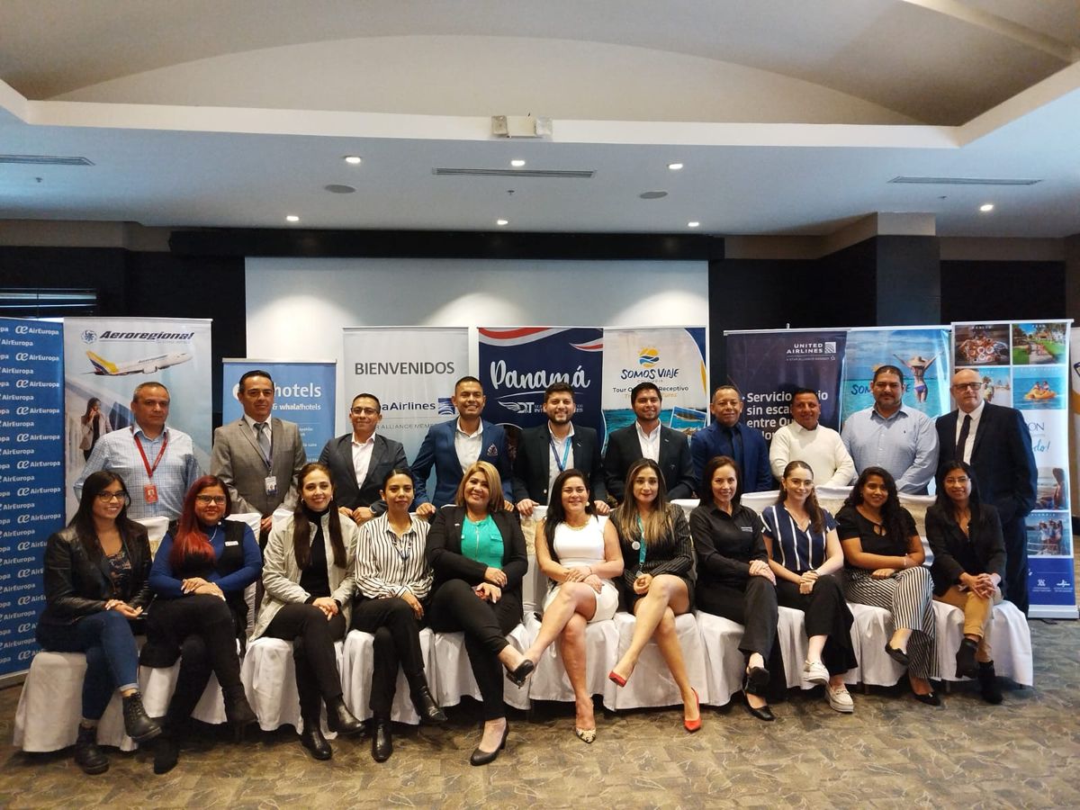 Expositores que estuvieron presentes en el desayuno organizado por la mayorista de turismo GTT.