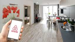 Airbnb cerró su primer ejercicio rentable en 2022 con beneficios netos de 1.893 millones de dólares.