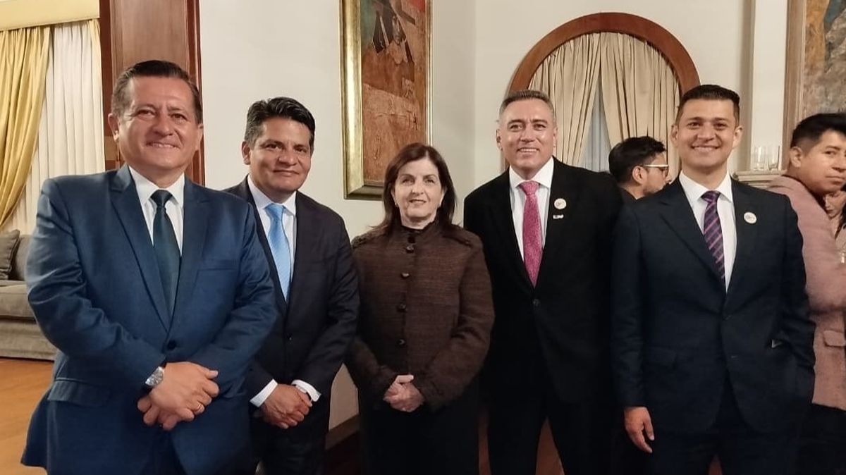 Carlos Loayza,&nbsp;gerente de Canatur; Raúl Hidalgo,&nbsp;encargado de Negocios de la Embajada del Perú en Colombia,&nbsp;Maritza Montero, vicepresidenta de Canatur, Julio Polanco, consejero económico y comercial de PromPerú en Colombia y Jonathan Baquero, especialista en Turismo e Imagen de PromPerú.