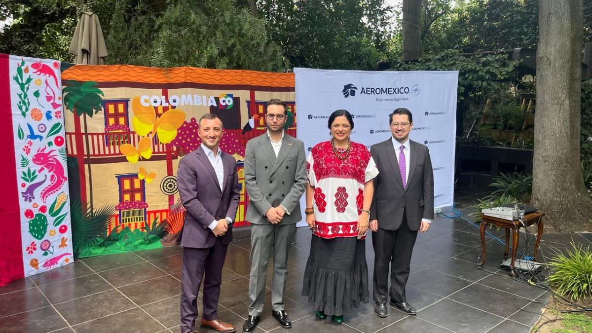 Pasquale Speranza, vicepresidente de Ventas de Aeroméxico; Mateo Gómez, director de Pro Colombia en México; Alejandra Frausto, secretaria de Turismo de Ciudad de México; y Carlos Martínez, director del Fondo Mixto de Promoción Turística de la Ciudad de México.&nbsp;