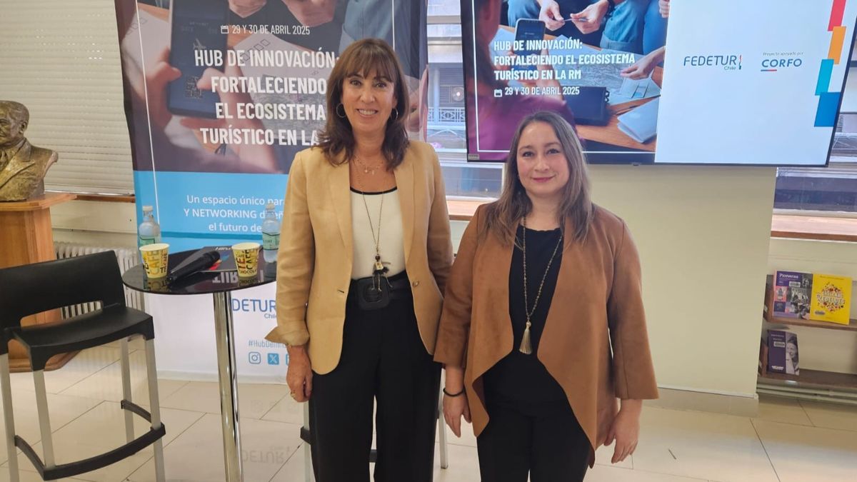 Mónica Zalaquett, presidenta ejecutiva de Fedetur, junto a Gloria Moya, directora regional metropolitana de Corfo. - Ladevi Medios y Soluciones Mónica Zalaquett, presidenta ejecutiva de Fedetur, junto a Gloria Moya, directora regional metropolitana de Corfo.