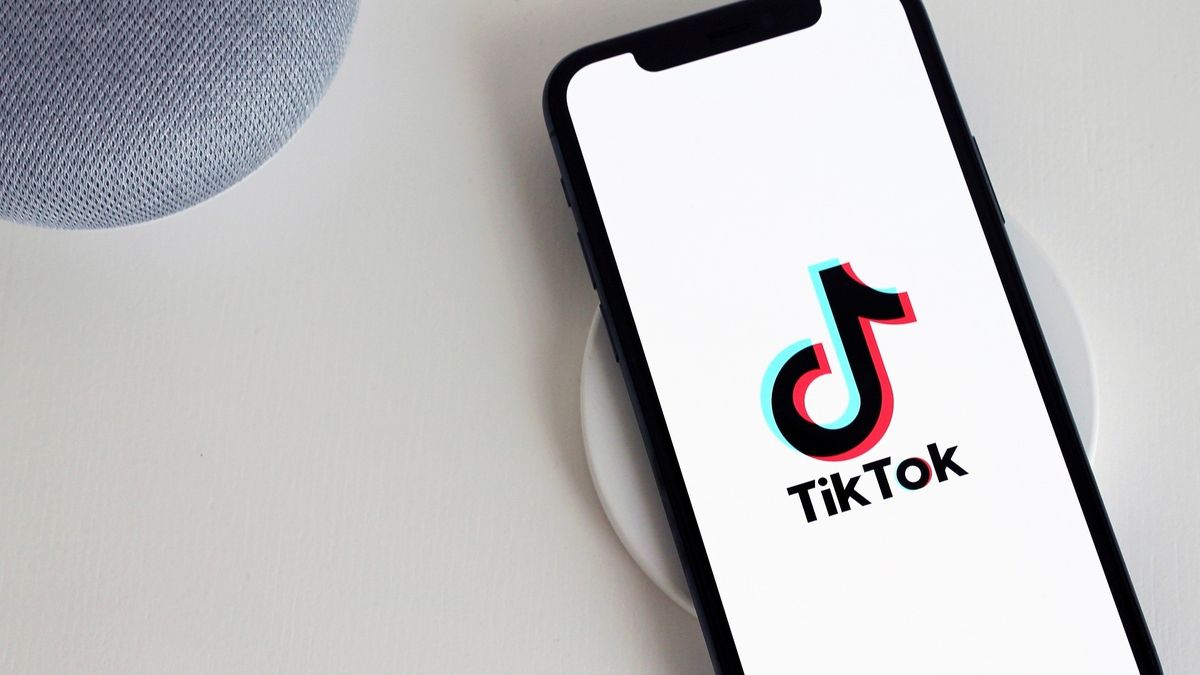 TikTok, una de las redes sociales que incluyen su propia tienda dentro de la app.