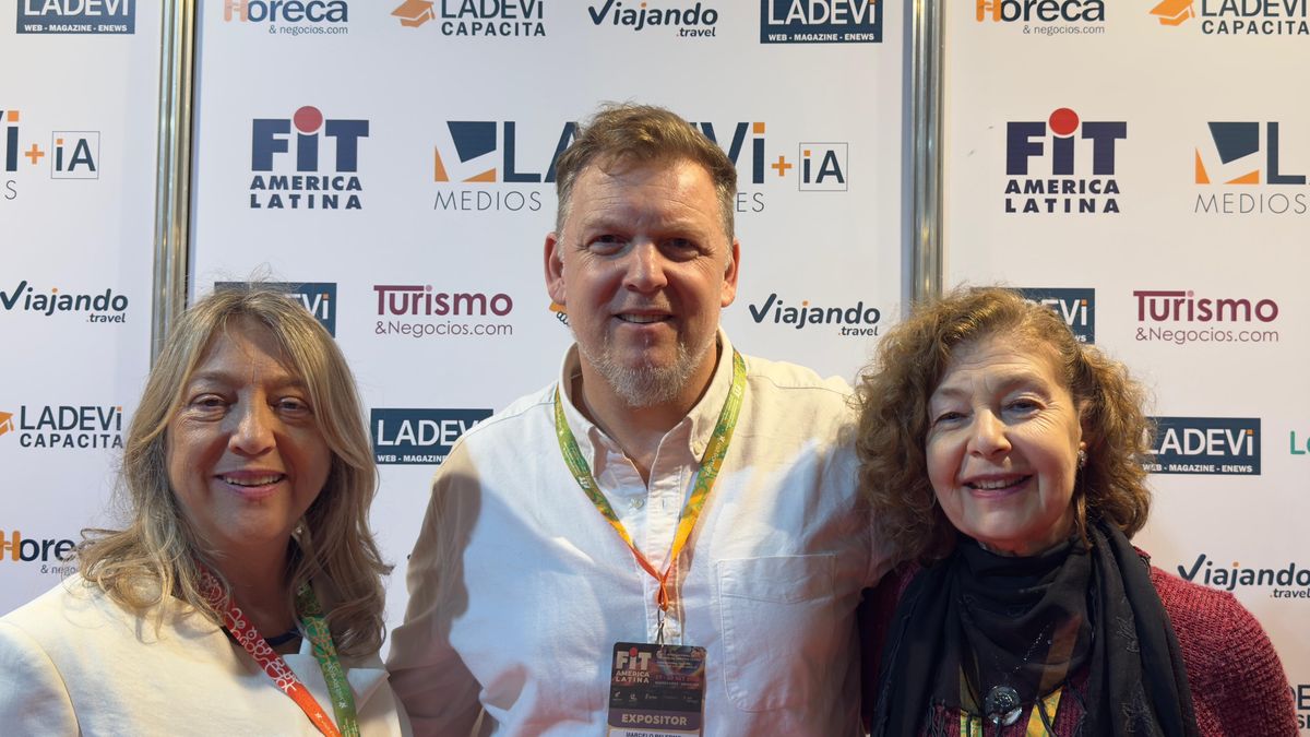 Claudia Gonzalez, directora comercia Ladevi; Marcelo Palermo, director Crown Travel; Patricia Azia, ejecutiva de ventas Ladevi. Claudia Gonzalez, directora comercia Ladevi; Marcelo Palermo, director Crown Travel; Patricia Azia, ejecutiva de ventas Ladevi.