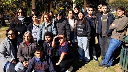 Estafas en Bragado: familias denuncian más de US$ 50 mil desaparecidos, vuelos falsos y comunicaciones generadas con IA para justificar la suspensión del viaje.