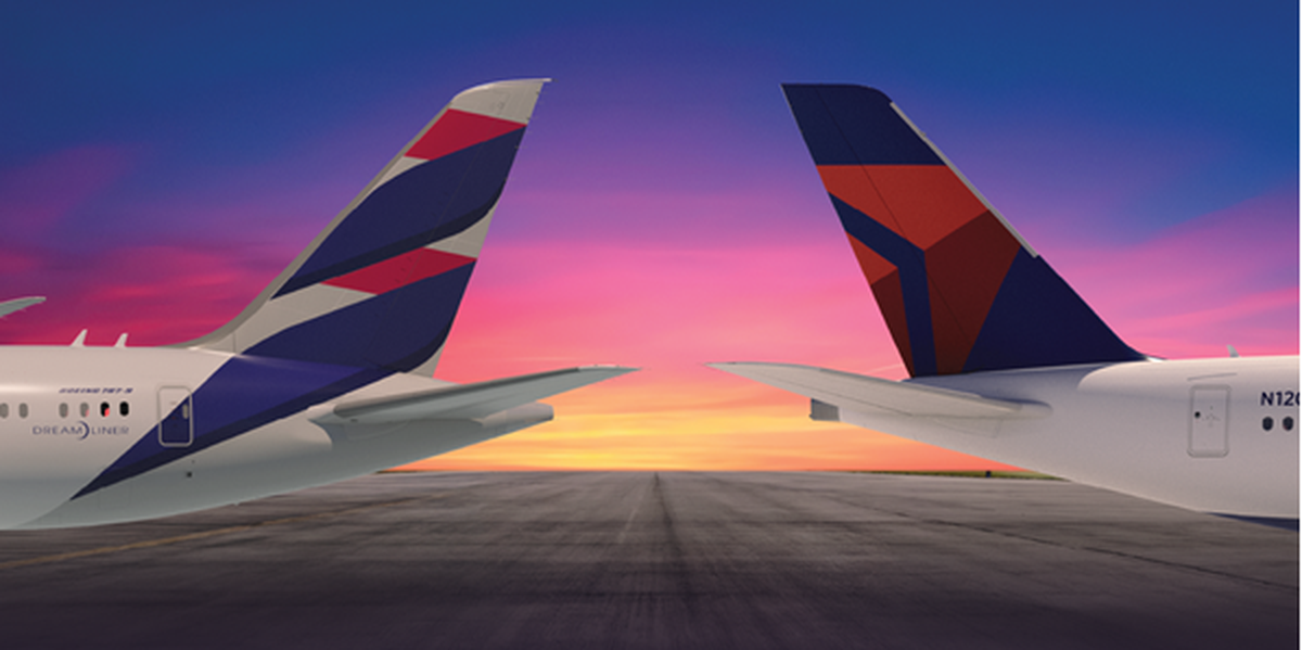 Delta Air Lines: los clientes de los programas de lealtad Delta SkyMiles y Latam Pass pueden acumular y canjear puntos/millas y disfrutar de beneficios recíprocos al viajar en la red del socio. - Ladevi Medios y Soluciones Delta Air Lines: los clientes de los programas de lealtad Delta SkyMiles y Latam Pass pueden acumular y canjear puntos/millas y disfrutar de beneficios recíprocos al viajar en la red del socio.