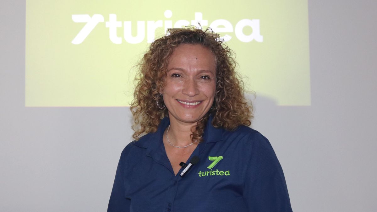 Sandra Ramírez, directora comercial de Turistea Mayorista de Turismo, durante el encuentro con agencias de viajes en Bogotá.
