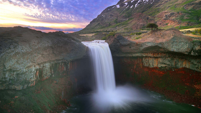 El pueblo de la Patagonia rodeado de mágicas cascadas, termas y volcanes para el verano