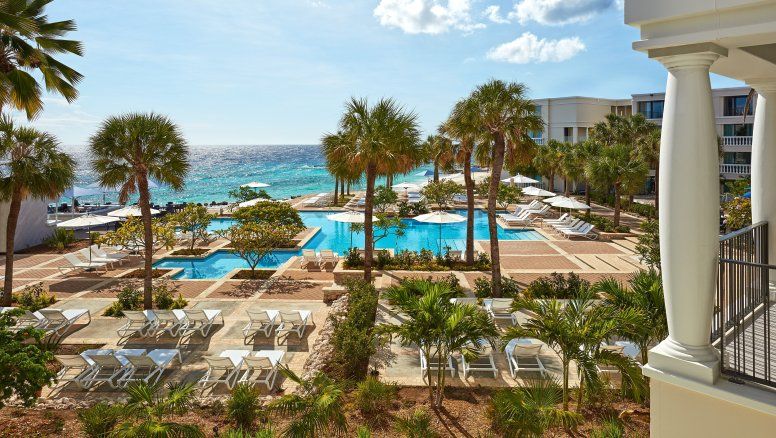 Curaçao Marriott BeachResort cuenta con la Piscina Harmony para familias y la piscina Serenityexclusiva para adultos.