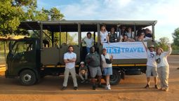 TKT.Travel: el grupo descansando durante uno de los safaris.
