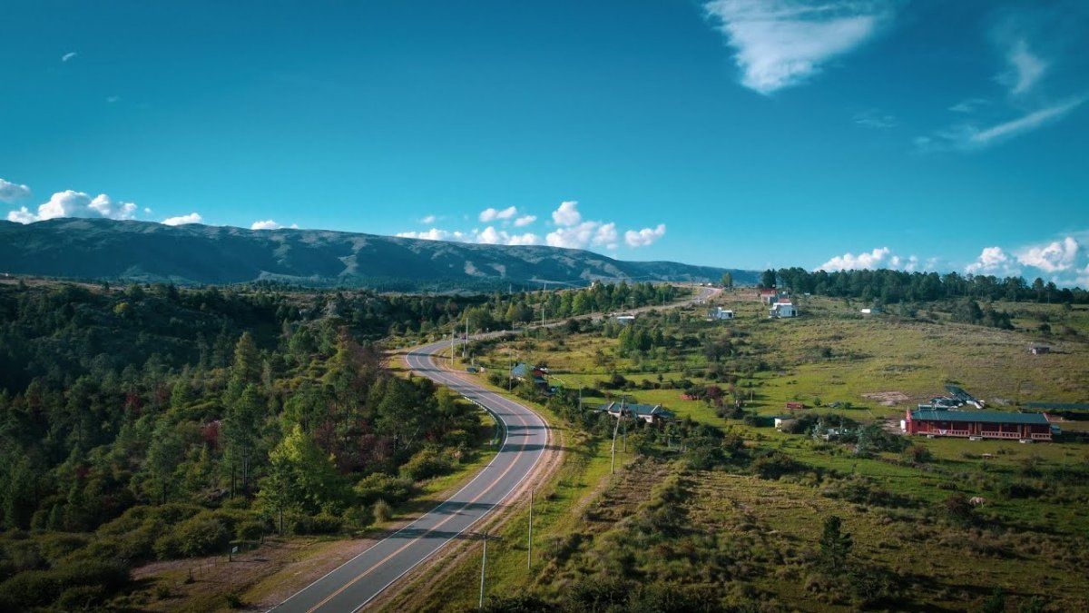 Villa Berna es un mágico paraíso perfecto para escapadas de verano a poco menos de 120 km. de la capital de Córdoba.