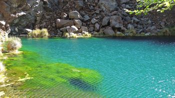 Escapadas en Mendoza: descubrí esta espectacular laguna con aguas cristalinas para descubrir de camino a Las Leñas.&nbsp;