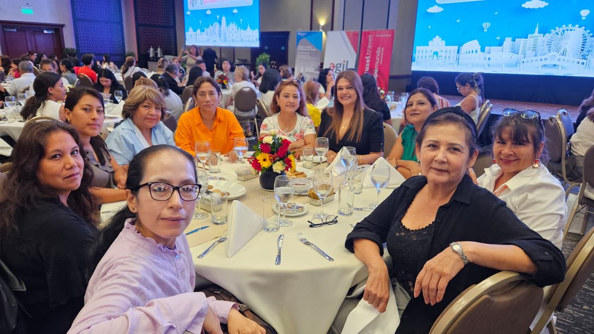 Sonia Postigo, directora comercial de GEA Per&uacute; junto a las agencias invitadas.