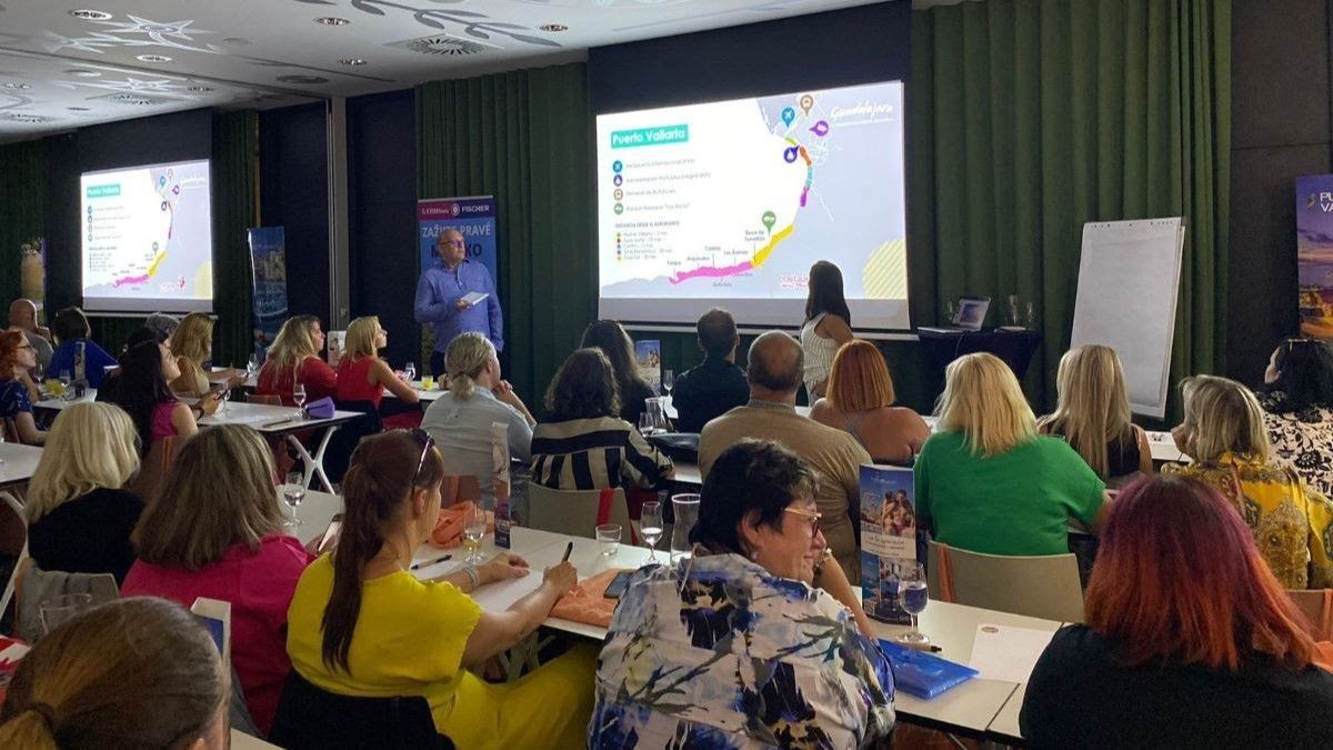 El Fideicomiso de Turismo de Puerto Vallarta, de la mano del tour operador checo Der Touristik, llevó a cabo capacitaciones para más de 400 asesores de viajes de República Checa.