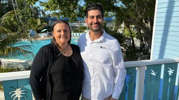 Joanna Halpin junto a Eddie delgado, Multiculturtal Destination Marketer-Comunications Manager at Visit St. Pete-Clearwater.