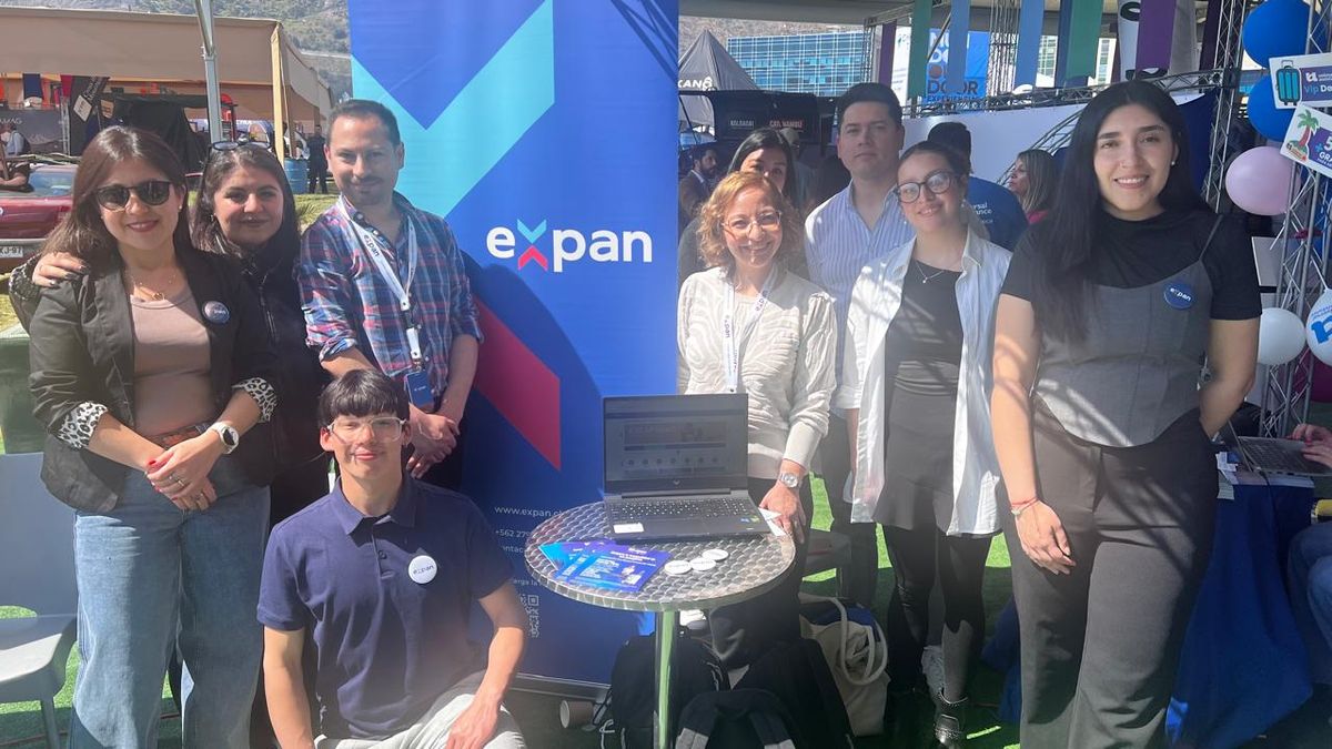 Equipo de Expan en VyVA 2025. 