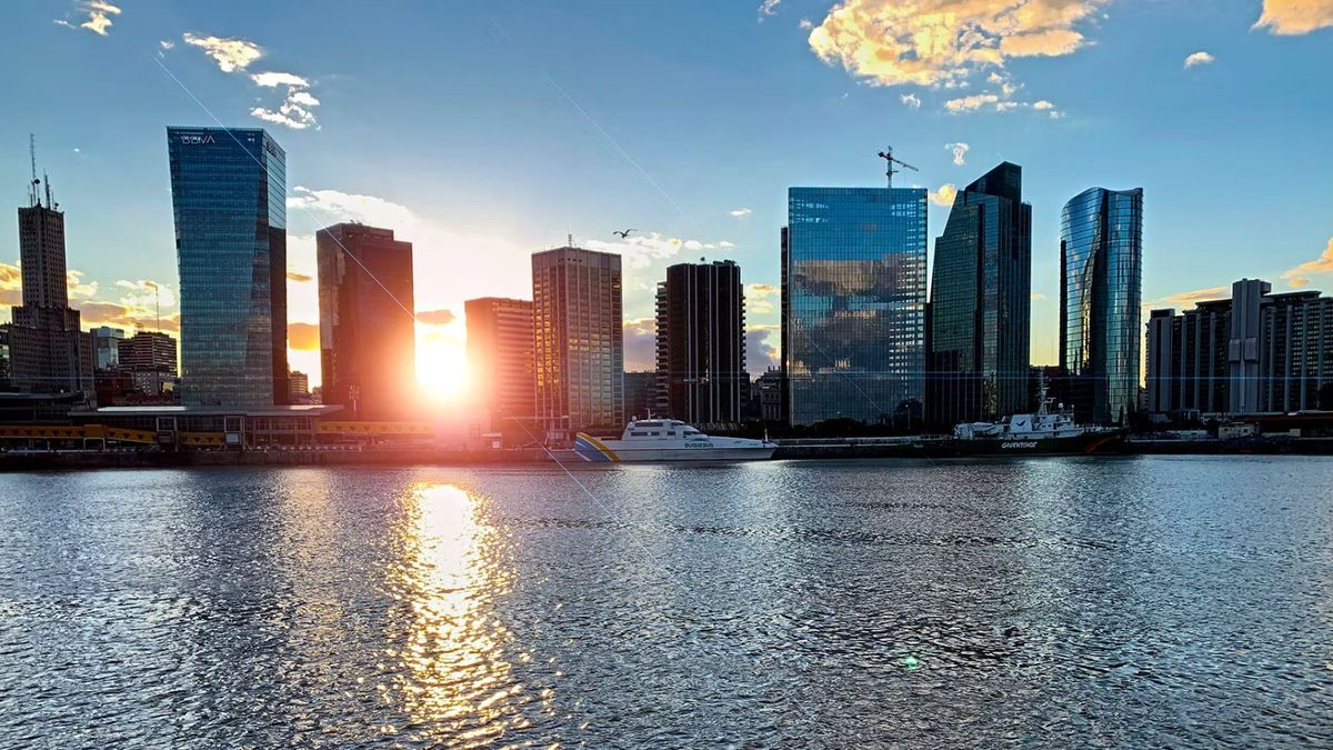 Una vista inolvidable de Buenos Aires desde el Río de la Plata.